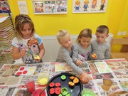 Malování a obtiskávání ovoce